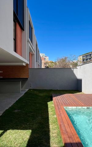 Casa à venda com 276m², 3 quartos e 2 vagas Casa à venda com 276m², 3 quartos e 2 vagasPiscina