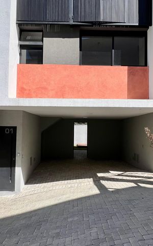 Casa à venda com 276m², 3 quartos e 2 vagas Casa à venda com 276m², 3 quartos e 2 vagasFachada
