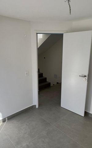 Casa à venda com 276m², 3 quartos e 2 vagas Casa à venda com 276m², 3 quartos e 2 vagasQuarto 2
