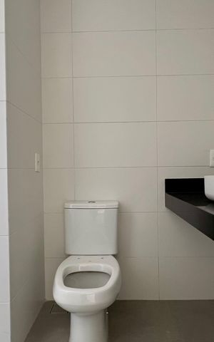 Casa à venda com 276m², 3 quartos e 2 vagas Casa à venda com 276m², 3 quartos e 2 vagasBanheiro da Suíte