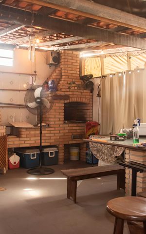 Casa à venda com 234m², 3 quartos e sem vagaPiso superior - Salão/Churrasqueira