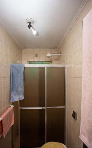 Casa à venda com 210m², 4 quartos e 2 vagasBanheiro 1