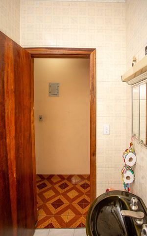 Casa à venda com 210m², 4 quartos e 2 vagasBanheiro 2