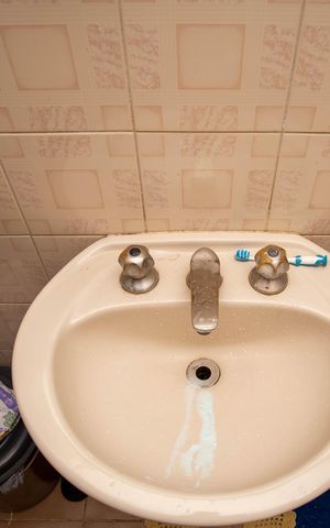 Casa à venda com 210m², 4 quartos e 2 vagasBanheiro 1