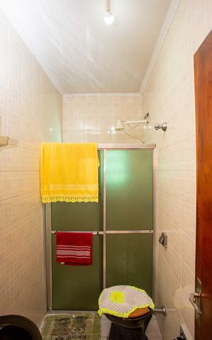 Casa à venda com 210m², 4 quartos e 2 vagasBanheiro 2