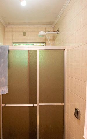 Casa à venda com 210m², 4 quartos e 2 vagasBanheiro 1