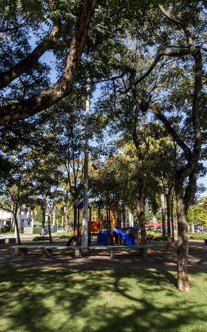 Casa de condomínio para alugar com 1500m², 4 quartos e 12 vagasÁrea comum - Playground