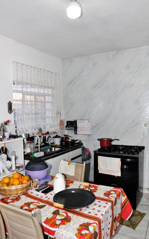 Casa à venda com 250m², 2 quartos e 3 vagas Casa à venda com 250m², 2 quartos e 3 vagasCozinha