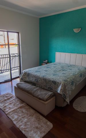 Casa à venda com 240m², 3 quartos e 4 vagas Casa à venda com 240m², 3 quartos e 4 vagasSuíte