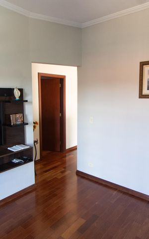 Casa à venda com 240m², 3 quartos e 4 vagas Casa à venda com 240m², 3 quartos e 4 vagasSala 2