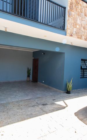Casa à venda com 240m², 3 quartos e 4 vagas Casa à venda com 240m², 3 quartos e 4 vagasÁrea comum