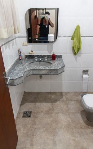 Casa à venda com 240m², 3 quartos e 4 vagas Casa à venda com 240m², 3 quartos e 4 vagasLavabo