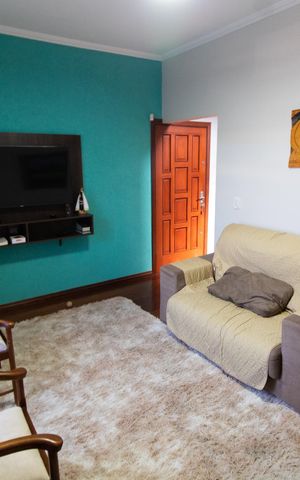 Casa à venda com 240m², 3 quartos e 4 vagas Casa à venda com 240m², 3 quartos e 4 vagasSala
