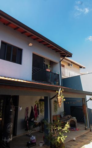 Casa à venda com 240m², 3 quartos e 4 vagas Casa à venda com 240m², 3 quartos e 4 vagasÁrea comum