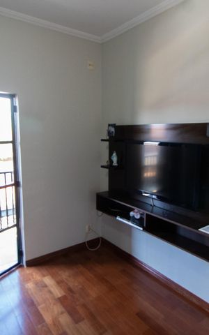 Casa à venda com 240m², 3 quartos e 4 vagas Casa à venda com 240m², 3 quartos e 4 vagasSala 2