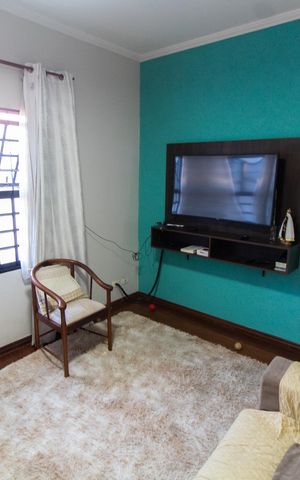 Casa à venda com 240m², 3 quartos e 4 vagas Casa à venda com 240m², 3 quartos e 4 vagasSala