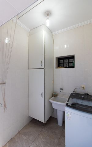 Casa à venda com 240m², 3 quartos e 4 vagas Casa à venda com 240m², 3 quartos e 4 vagasÁrea de Serviço