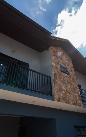 Casa à venda com 240m², 3 quartos e 4 vagas Casa à venda com 240m², 3 quartos e 4 vagasÁrea comum