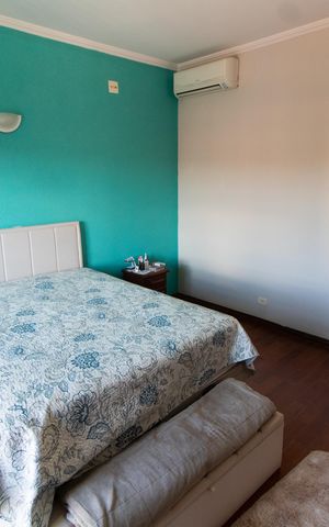 Casa à venda com 240m², 3 quartos e 4 vagas Casa à venda com 240m², 3 quartos e 4 vagasSuíte