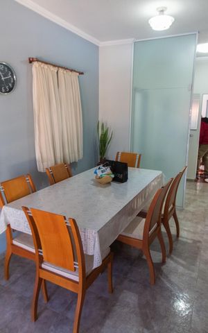 Casa à venda com 240m², 3 quartos e 4 vagas Casa à venda com 240m², 3 quartos e 4 vagasCopa