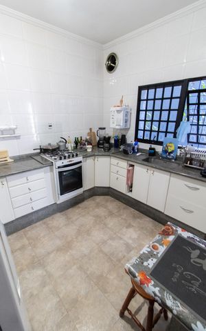 Casa à venda com 240m², 3 quartos e 4 vagas Casa à venda com 240m², 3 quartos e 4 vagasCozinha