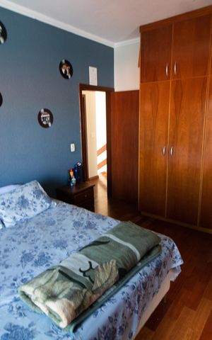 Casa à venda com 240m², 3 quartos e 4 vagas Casa à venda com 240m², 3 quartos e 4 vagasQuarto 2