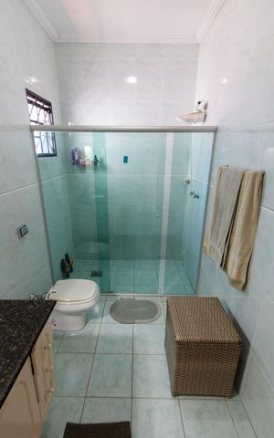 Casa à venda com 240m², 3 quartos e 4 vagas Casa à venda com 240m², 3 quartos e 4 vagasBanheiro Social