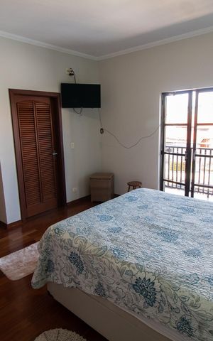 Casa à venda com 240m², 3 quartos e 4 vagas Casa à venda com 240m², 3 quartos e 4 vagasSuíte