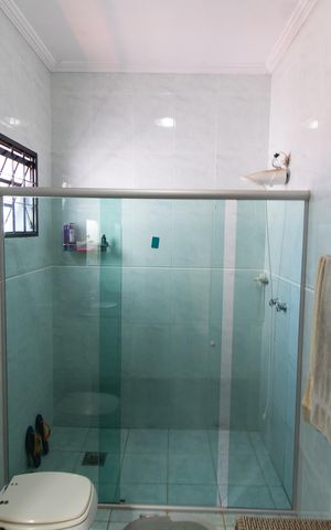 Casa à venda com 240m², 3 quartos e 4 vagas Casa à venda com 240m², 3 quartos e 4 vagasBanheiro Social
