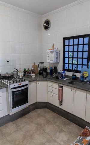 Casa à venda com 240m², 3 quartos e 4 vagas Casa à venda com 240m², 3 quartos e 4 vagasCozinha