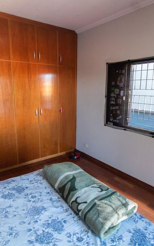 Casa à venda com 240m², 3 quartos e 4 vagas Casa à venda com 240m², 3 quartos e 4 vagasQuarto 2