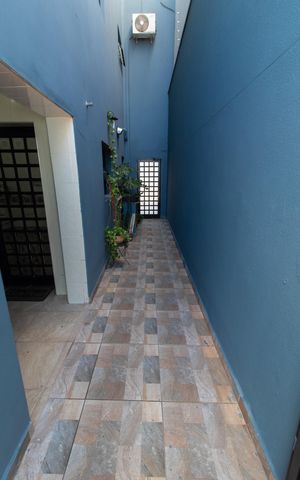 Casa à venda com 240m², 3 quartos e 4 vagas Casa à venda com 240m², 3 quartos e 4 vagasCorredor