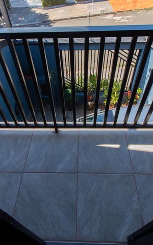 Casa à venda com 240m², 3 quartos e 4 vagas Casa à venda com 240m², 3 quartos e 4 vagasSacada da Sala 2