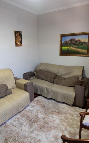 Casa à venda com 240m², 3 quartos e 4 vagas Casa à venda com 240m², 3 quartos e 4 vagasSala