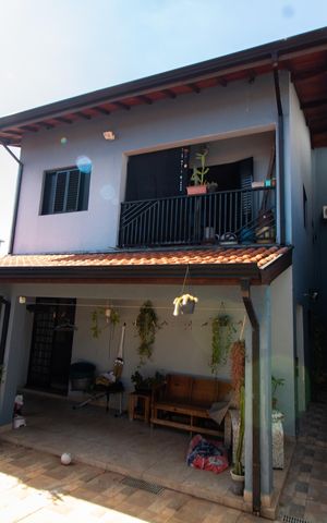 Casa à venda com 240m², 3 quartos e 4 vagas Casa à venda com 240m², 3 quartos e 4 vagasÁrea comum
