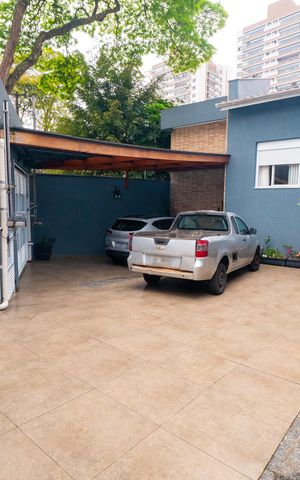 Casa à venda com 290m², 4 quartos e 4 vagas Casa à venda com 290m², 4 quartos e 4 vagasGaragem