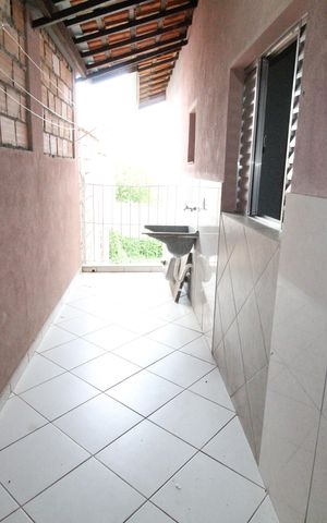 Casa para alugar com 70m², 2 quartos e 1 vagaÁrea de Serviço