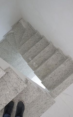 Casa de condomínio à venda com 117m², 2 quartos e 2 vagas Casa de condomínio à venda com 117m², 2 quartos e 2 vagasEscadas