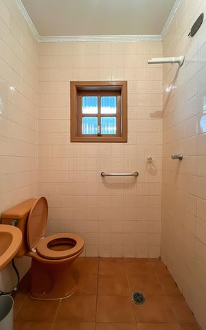 Casa à venda com 250m², 4 quartos e 5 vagas Casa à venda com 250m², 4 quartos e 5 vagasBanheiro de serviço