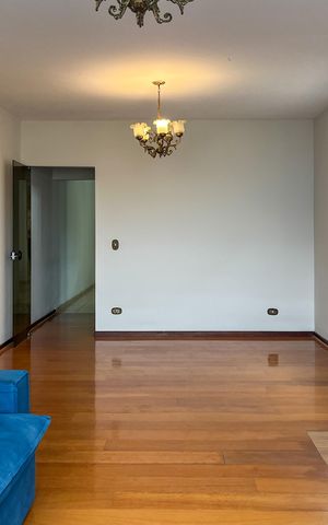 Casa à venda com 250m², 4 quartos e 5 vagas Casa à venda com 250m², 4 quartos e 5 vagasSala