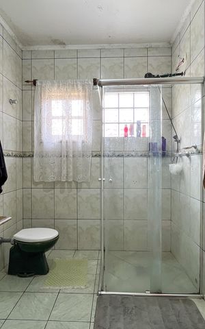 Casa à venda com 250m², 4 quartos e 5 vagas Casa à venda com 250m², 4 quartos e 5 vagasBanheiro