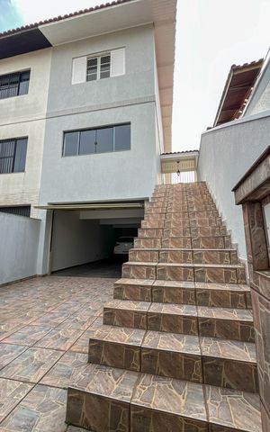 Casa à venda com 250m², 4 quartos e 5 vagas Casa à venda com 250m², 4 quartos e 5 vagasEntrada