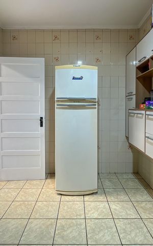 Casa à venda com 250m², 4 quartos e 5 vagas Casa à venda com 250m², 4 quartos e 5 vagasCozinha
