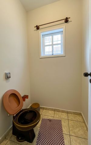 Casa à venda com 250m², 4 quartos e 5 vagas Casa à venda com 250m², 4 quartos e 5 vagasLavabo
