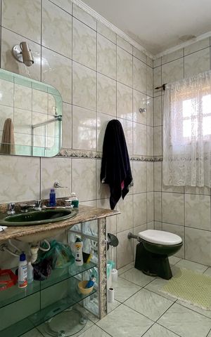 Casa à venda com 250m², 4 quartos e 5 vagas Casa à venda com 250m², 4 quartos e 5 vagasBanheiro