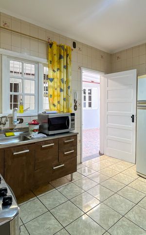 Casa à venda com 250m², 4 quartos e 5 vagas Casa à venda com 250m², 4 quartos e 5 vagasCozinha