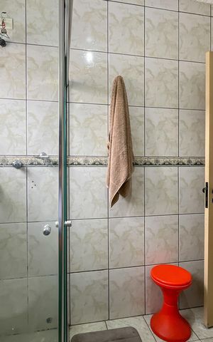 Casa à venda com 250m², 4 quartos e 5 vagas Casa à venda com 250m², 4 quartos e 5 vagasBanheiro