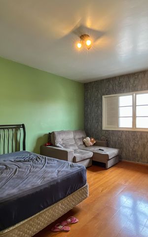 Casa à venda com 250m², 4 quartos e 5 vagas Casa à venda com 250m², 4 quartos e 5 vagasSuíte