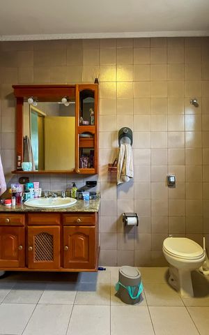 Casa à venda com 250m², 4 quartos e 5 vagas Casa à venda com 250m², 4 quartos e 5 vagasBanheiro da Suíte