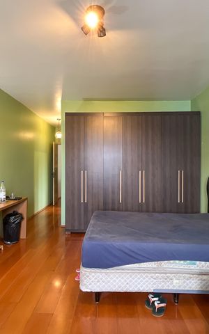 Casa à venda com 250m², 4 quartos e 5 vagas Casa à venda com 250m², 4 quartos e 5 vagasSuíte